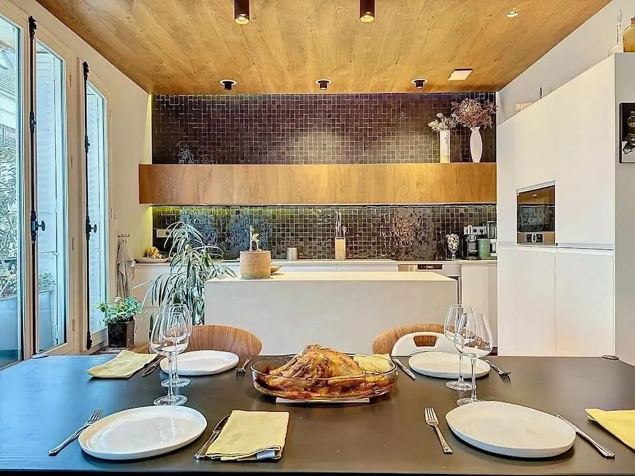 Apartment Anvers Paris